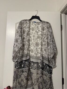 Apt. 9 Sheer Floral Kimono Shrug in White and Gray Tones